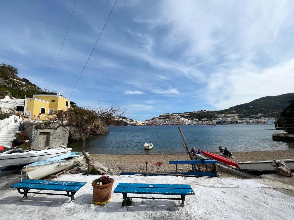 Dieci Maggio Ponza